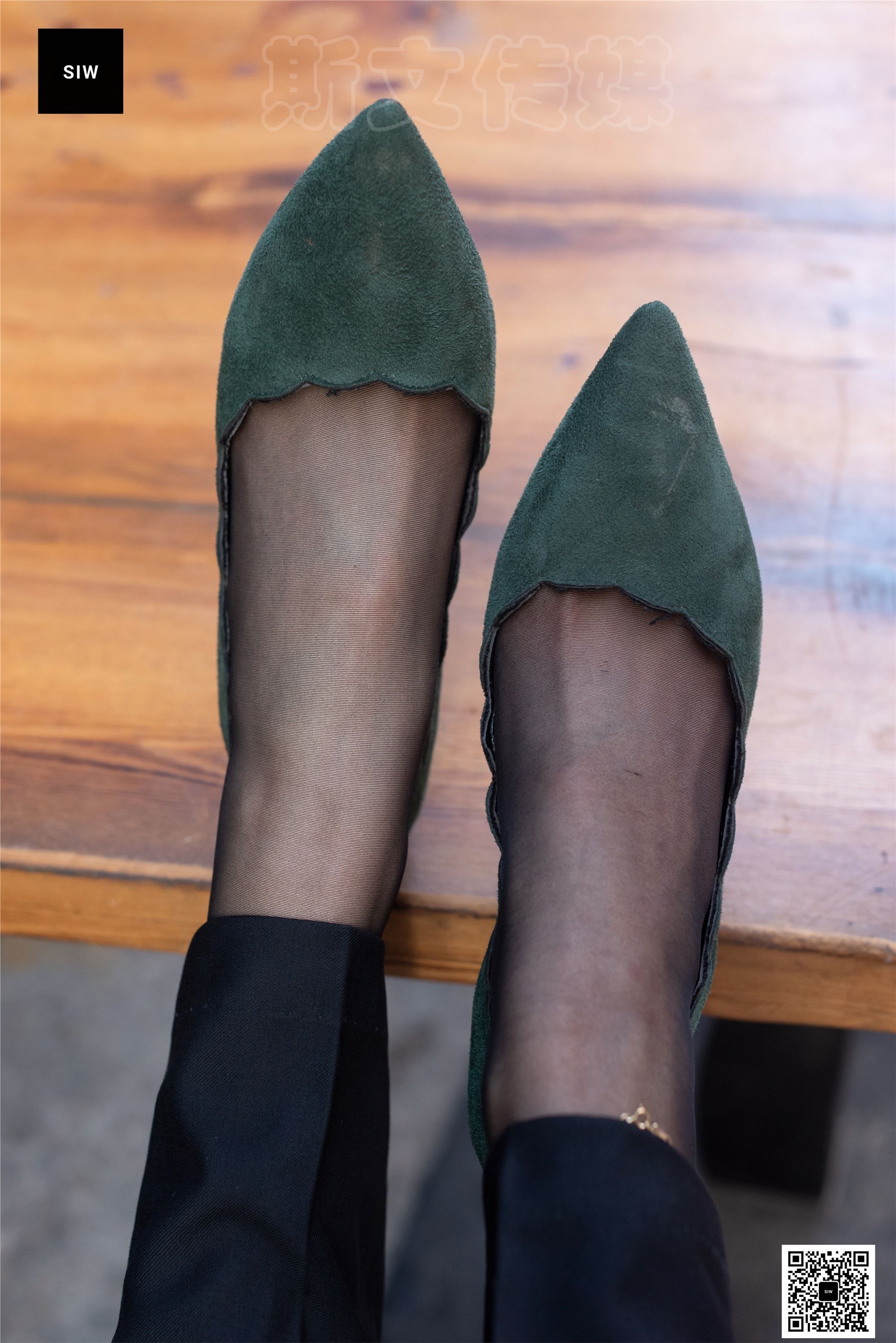 SIW斯文传媒 063 欧版翠绿印花高领长袖打底衫 - 新芳